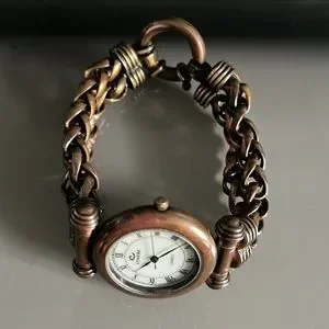 Cenere Quartz Retro Copper Chain Bracelet Watch Vintage Cenere Rhinestone Clamper Bracelet Watch: 18K Gold  main image 3